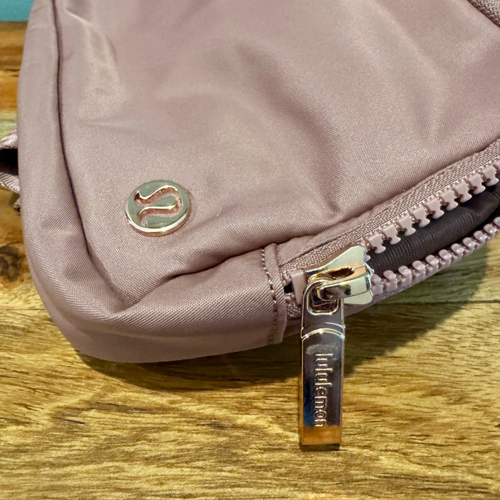 Lululemon Everywhere Belt Bag 1L in Spiced Chai/Magenta Smoke/Pink Haze - Picture 5 of 9